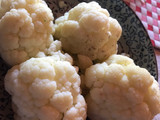 Salsa de coliflor con arroz y pimentones salteados
