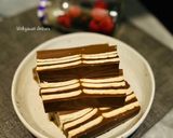 Foto langkah ke 5 dari resep Puding Coklat lapis Biskuit.