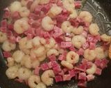 Foto del paso 2 de la receta: Revuelto de gambas, acelgas y jamón
