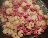 Foto del paso 2 de la receta: Revuelto de gambas, acelgas y jamón