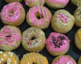 Foto langkah ke 10 dari resep Donat lembut sederhana toping glaze.