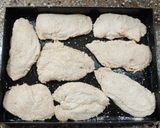Foto del paso 8 de la receta: 🍗🧀🥓Milanesas de pollo rellenas, horneadas y con un toque diferente 🥓🧀🍗