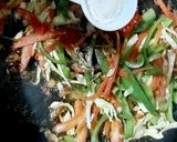A picture of step 5 of Vegetable szechuan spaghetti.