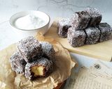 Foto langkah ke 9 dari resep Lamington Cake.