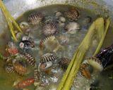 Foto langkah ke 5 dari resep Pindang Kerang Pedas Moronyoy.