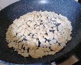 Foto del passaggio 7 della ricetta ROSETTE AL NERO DI SEPPIA CON ZUCCA ALLO  SPECK E MANDORLE
