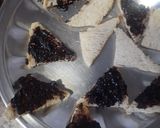 A picture of step 3 of One bite Choco Sandwich.