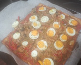 Foto del paso 4 de la receta: Coca de verduras, atún, aceitunas negras y huevo duro