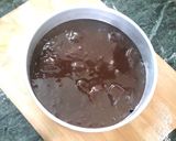 A picture of step 5 of Kitkat choco waffer cake.