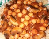 Gombás csicseriborsó pörkölt recept fázis 2 fotója