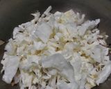 Foto langkah ke 2 dari resep #64 Tumis Kol Kuah Pentol.