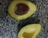 Foto langkah ke 1 dari resep Avocado smoothie.