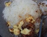 Foto langkah ke 5 dari resep Bihun Goreng Kecap.