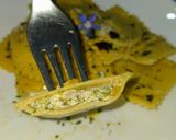 Foto del passaggio 2 della ricetta Ravioli di borragine, ricotta e pistacchi