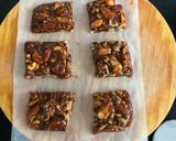 मिक्स ड्राई फ्रूट (बदाम,काजू,अक्रोड) बर्फी/चिक्की mix dryfruit chikki recipe in marathi) रेसिपी स्टेप 5 फोटो 
