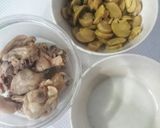 Foto langkah ke 1 dari resep Ayam Jamur Asam Manis.
