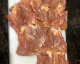 Foto del paso 6 de la receta: Muslo de pollo deshuesado sin piel a la plancha con ensalada