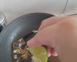 Foto langkah ke 2 dari resep Cumi Goreng Tepung dengan Honey Lime Sauce.