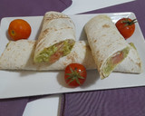 Foto del paso 3 de la receta: Wrap de guacamole y salmón