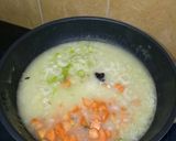 Foto langkah ke 5 dari resep Bubur Ayam Sederhana untuk Sarapan Pagi.