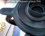 Foto del paso 3 de la receta: Bundt cake de calabacín y cacao TMX
