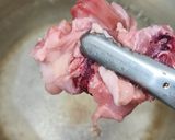 Foto langkah ke 1 dari resep Sop Tulang Ayam.