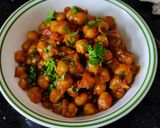 A picture of step 5 of Dry chana masala.
