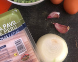 Foto del paso 1 de la receta: Tortilla de guisantes con pechuga de pavo