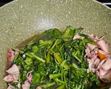 Foto langkah ke 3 dari resep Tumis Kangkung Cumi Asin.