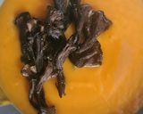 Foto del paso 10 de la receta: Crema de calabaza con trompetas de la muerte