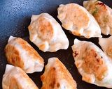 Hình bước làm 6 của món Bánh Xếp Nhật Gyoza Nhân Thịt Chiên Áp Chảo