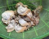 Hình bước làm 4 của món Canh trai nấu rau cải củ