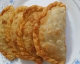 A picture of step 3 of Bujya y metha samosa.