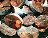 Hình bước làm 1 của món Cá Ngừ Kho Ba rọi