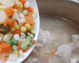 Hình bước làm 2 của món Súp gà rau củ 🥘