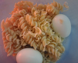 Foto del paso 3 de la receta: Huevo con fideos 😋