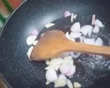 รูปขั้นตอนการทำที่ 2 ของ ผัดเส้นบุกสาหร่าย,หน่อไม้,ไข่,หมูสับ