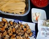 Pas rețetă Tagliatelle cu midii, roșii, usturoi simple și gustoase. 🍝 🍝 1 fotografie
