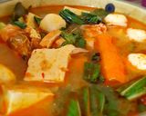 Foto langkah ke 6 dari resep Steamboat Kuah Tomyum.