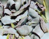 Hình bước làm 2 của món Dồi trường xào bông hành 🧅🌶️
