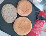 Foto langkah ke 1 dari resep Burger Simple.