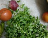 A picture of step 1 of Dhaniya chutney.