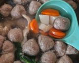 Foto langkah ke 3 dari resep Sop Bakso Tahu Jamur Wortel Berempah.