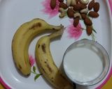 A picture of step 1 of Badam banana shake.