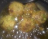 A picture of step 1 of Pea potato kofta curry.