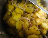 A picture of step 1 of Pan grilled potato recipe II🍽🥔🧅.