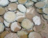 A picture of step 2 of Zucchine crisps.