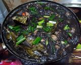 Foto langkah ke 3 dari resep Tumis sontong pedas hitam.