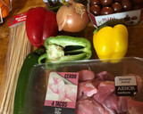 Foto del paso 1 de la receta: 🍢Brochetas de cerdo aliñado y verduras 🍢