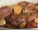 Foto del paso 3 de la receta: Plato único: Pollo con damascos y camotes
